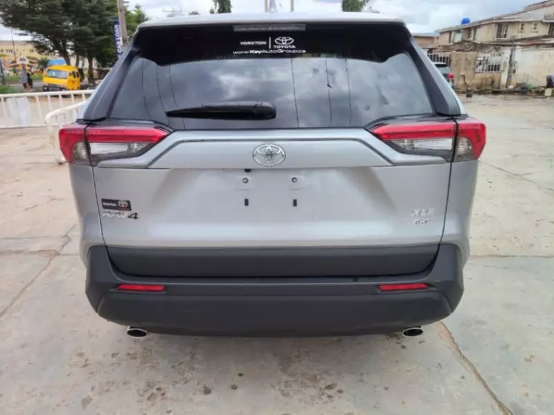 Toyota RAV 4   - 2025