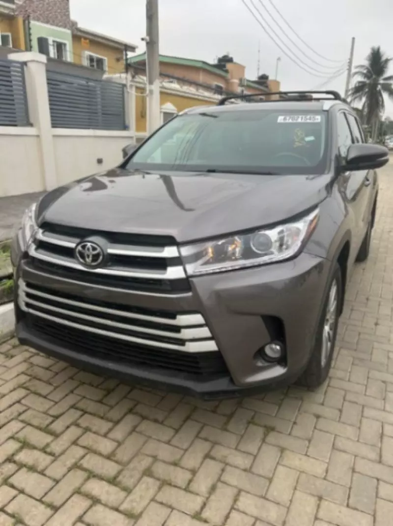 Toyota Highlander   - 2016
