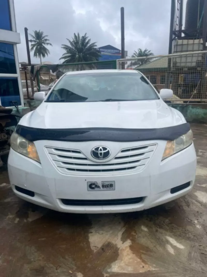 Toyota Camry   - 2009