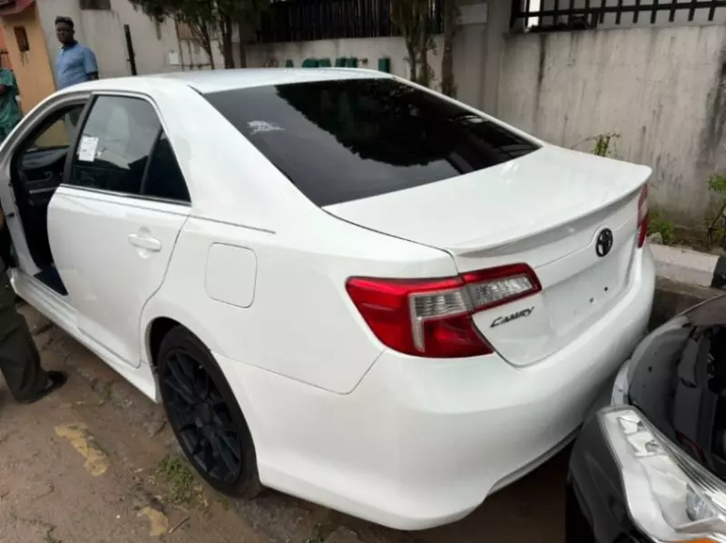 Toyota Camry   - 2012