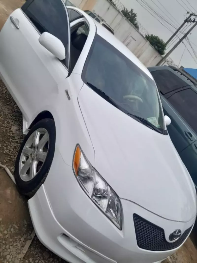 Toyota Camry   - 2009