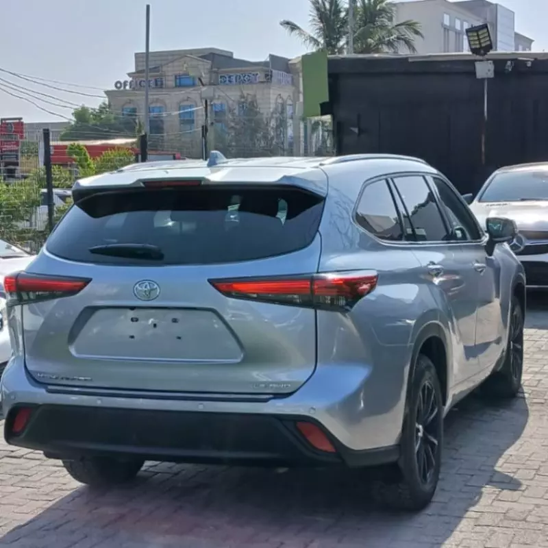 Toyota Highlander   - 2020