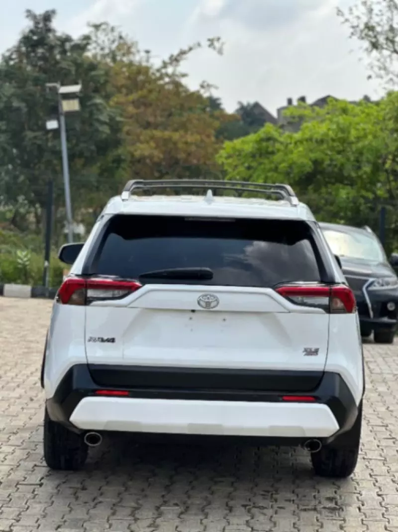 Toyota RAV 4   - 2019