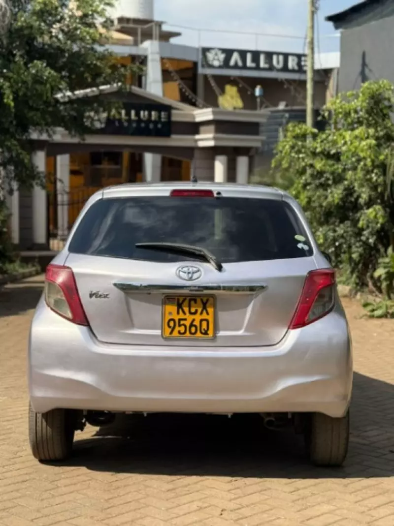 Toyota Vitz   - 2012