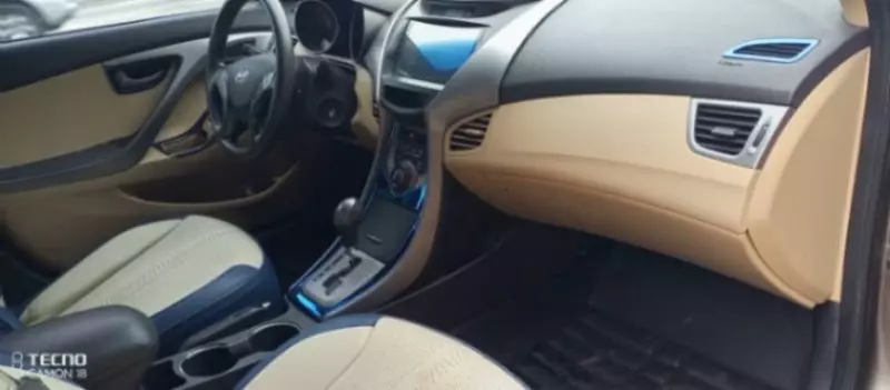 Hyundai Elantra   - 2013