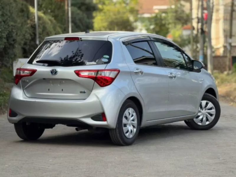 Toyota Vitz   - 2018