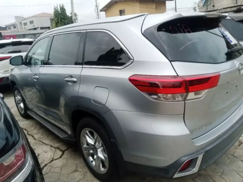 Toyota Highlander   - 2019