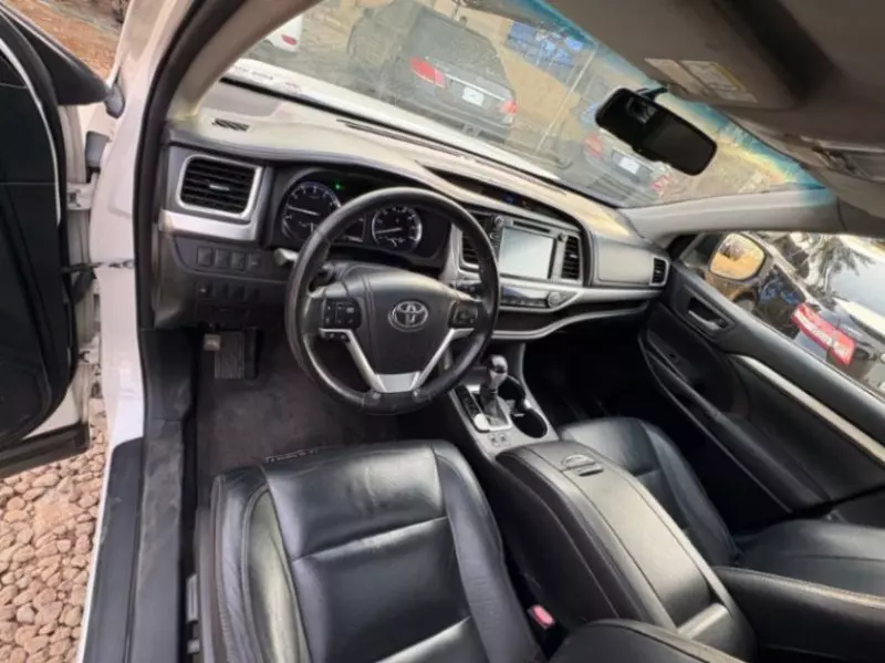 Toyota Highlander   - 2015