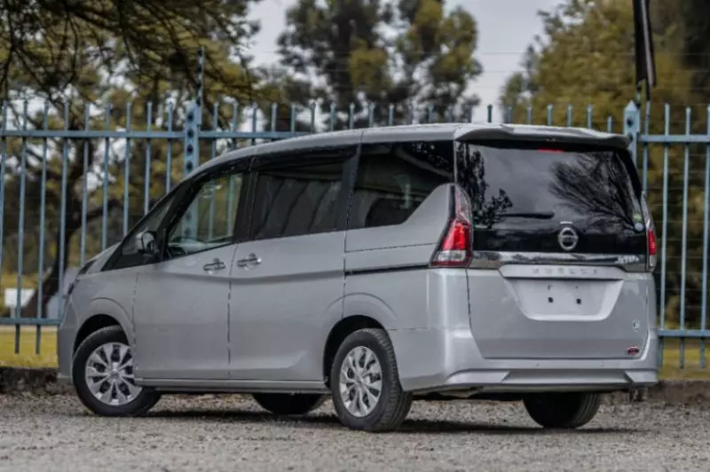 Nissan Serena   - 2018