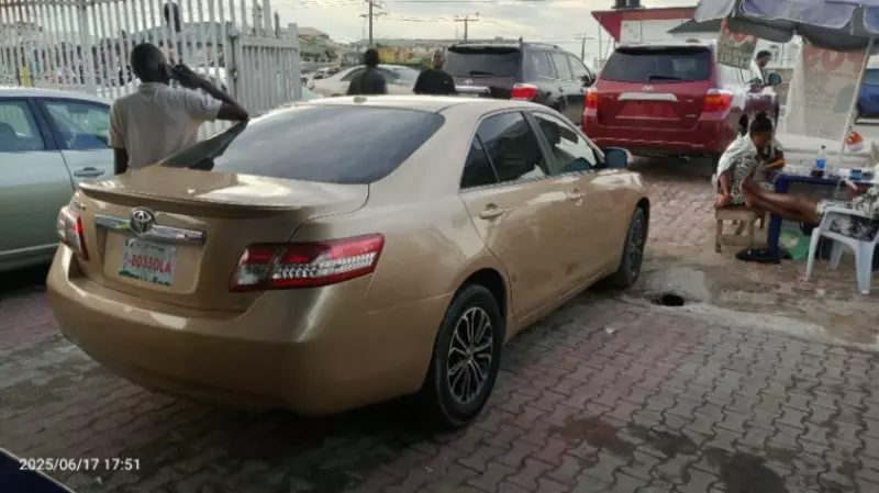Toyota camry   - 2011