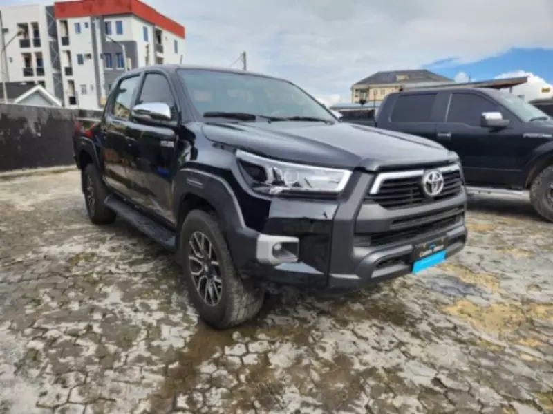 Toyota Hilux   - 2013