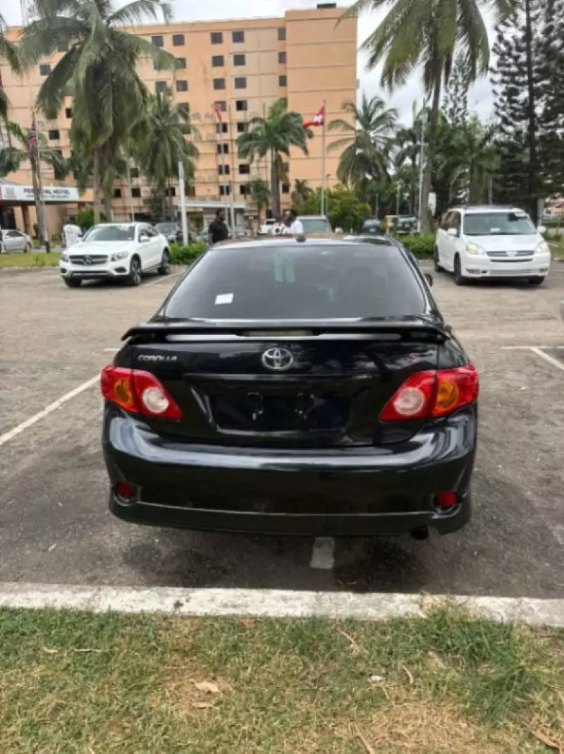 Toyota corolla   - 2010