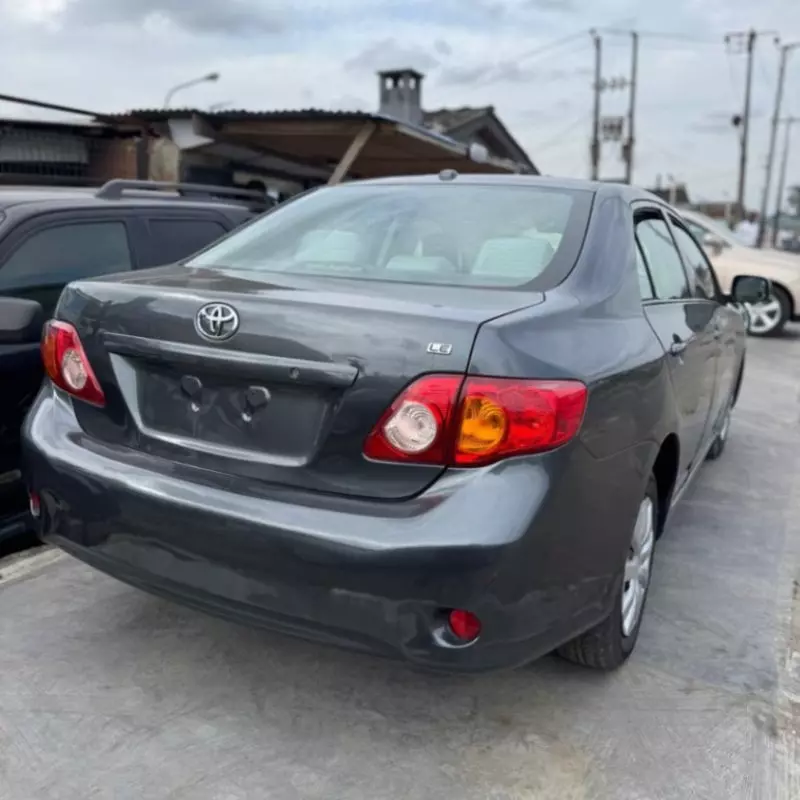 Toyota Corolla   - 2010