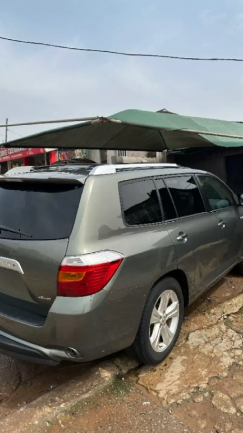 Toyota Highlander   - 2010