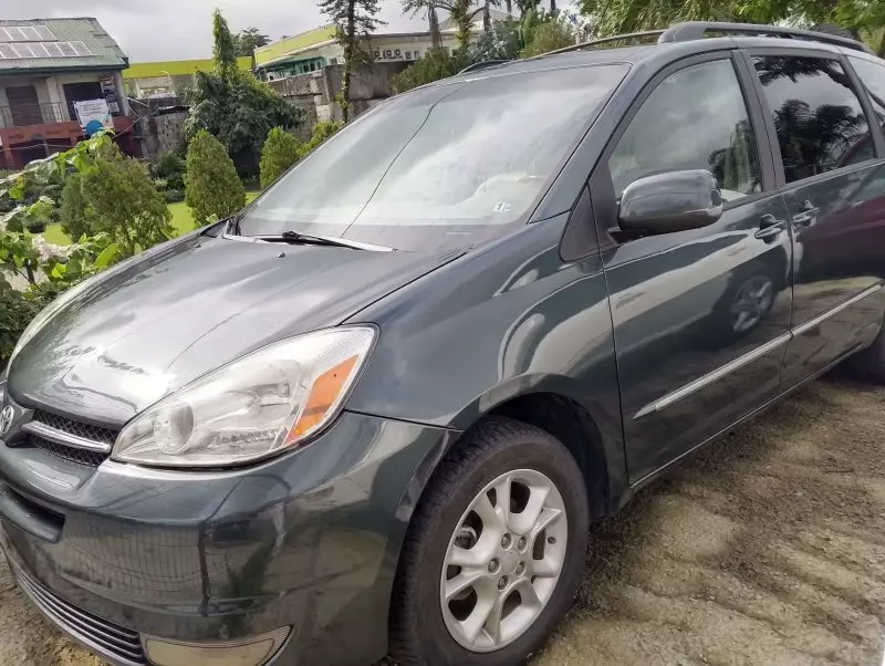 Toyota Sienna   - 2005