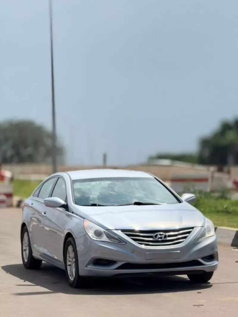 Hyundai Sonata   - 2013