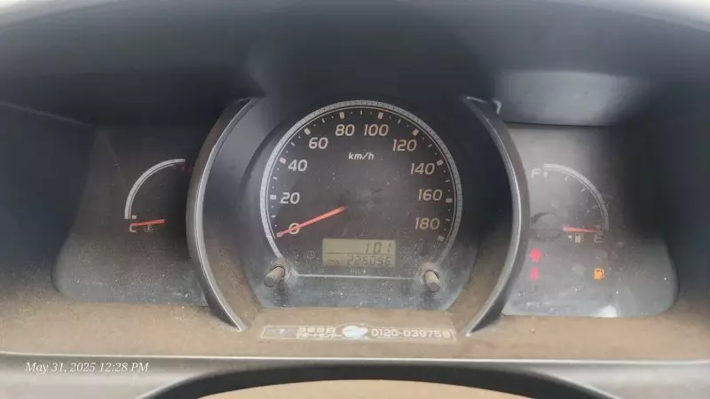 Toyota Hiace   - 2011