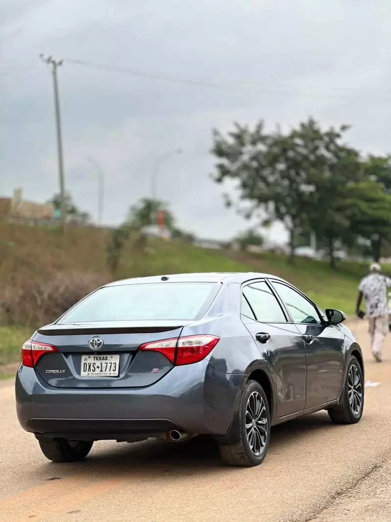 Toyota Corolla   - 2015