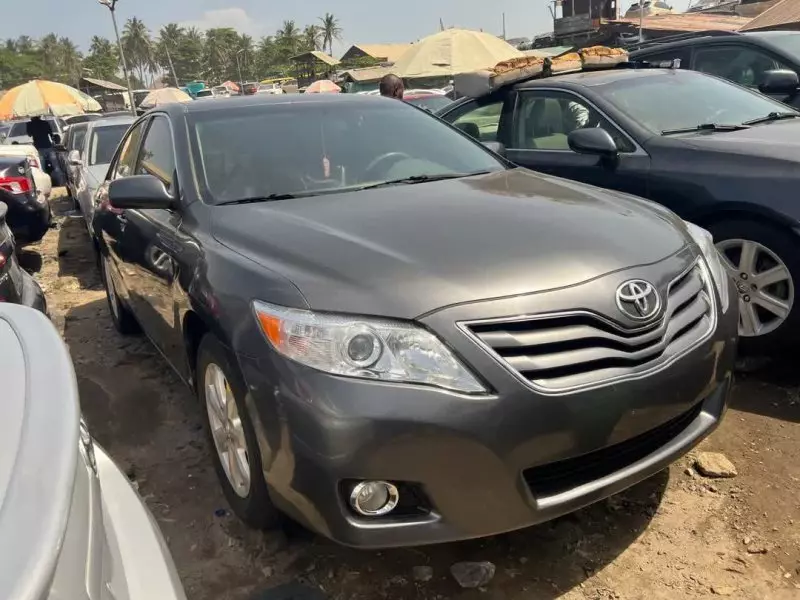 Toyota Camry   - 2010