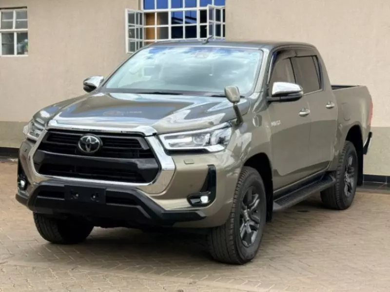 Toyota Hilux   - 2021