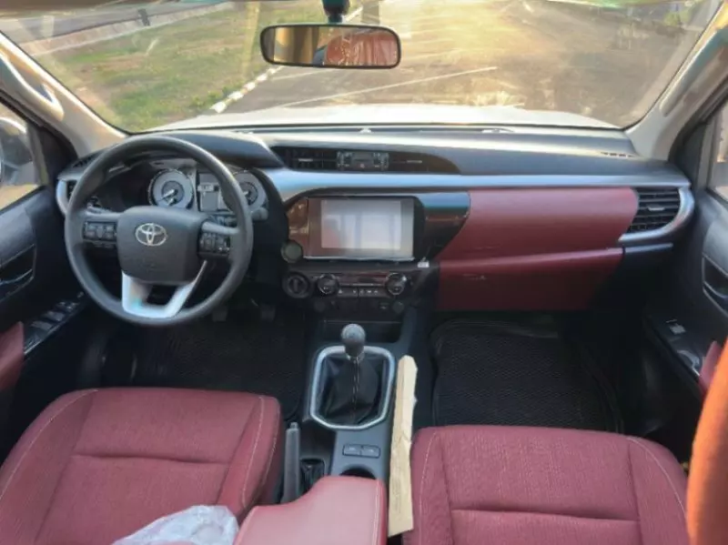 Toyota Hilux   - 2025