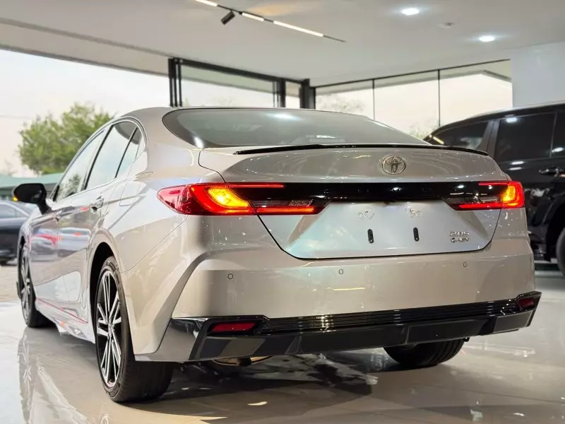 Toyota Camry   - 2025
