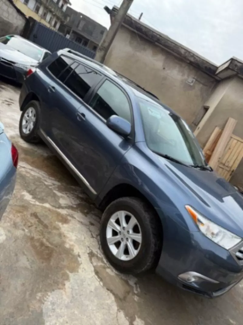 Toyota Highlander   - 2013