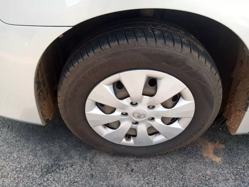 Toyota Noah   - 2012