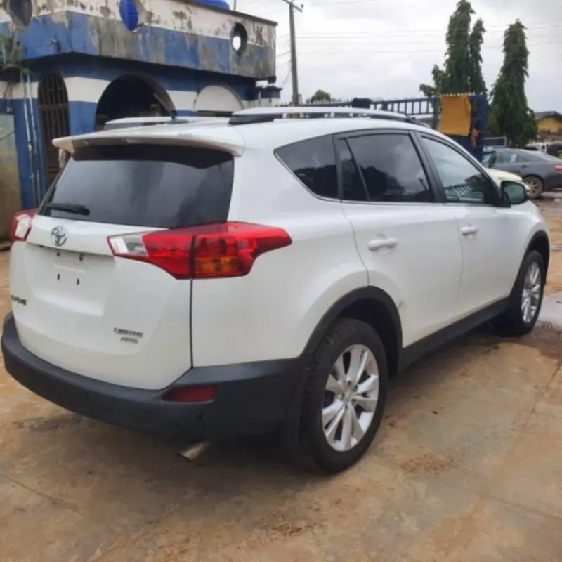 Toyota RAV 4   - 2015