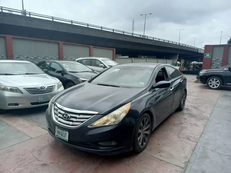Hyundai Sonata   - 2012
