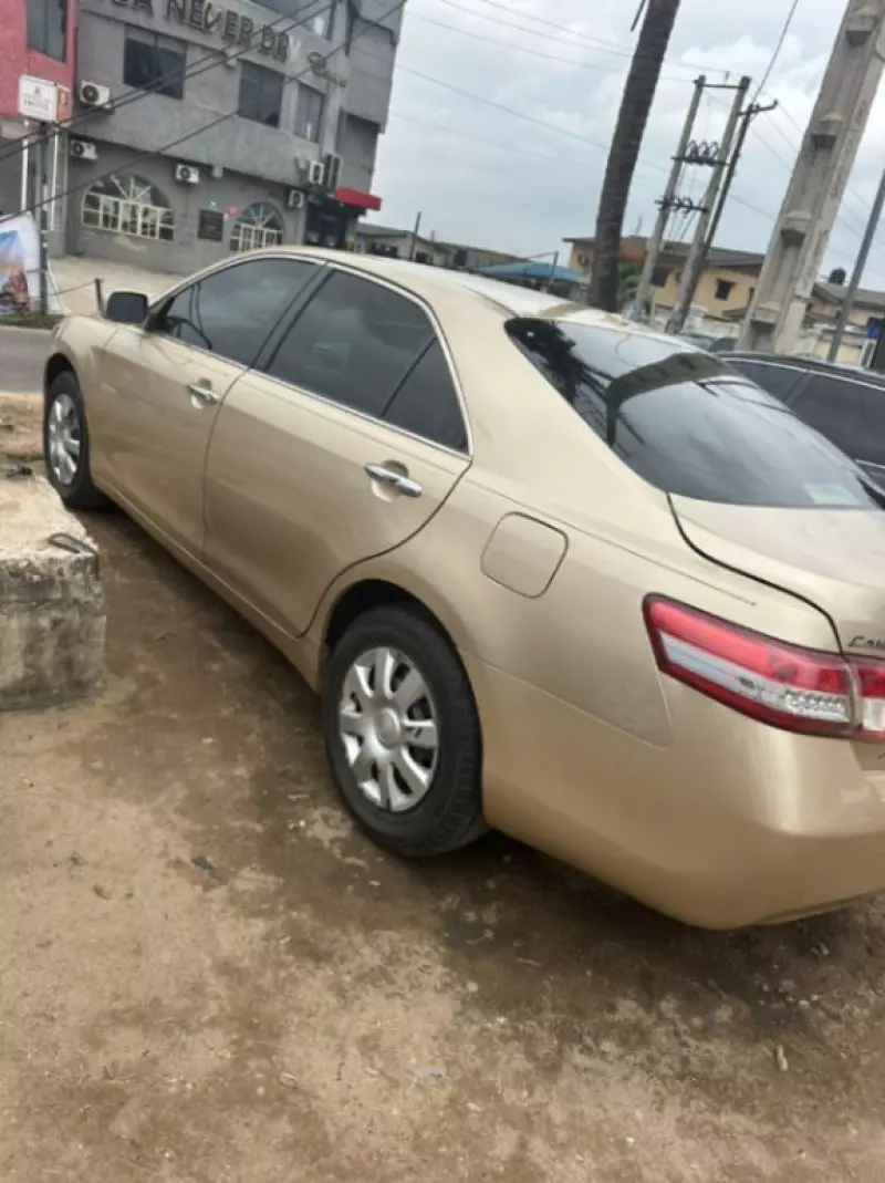 Toyota Camry   - 2010