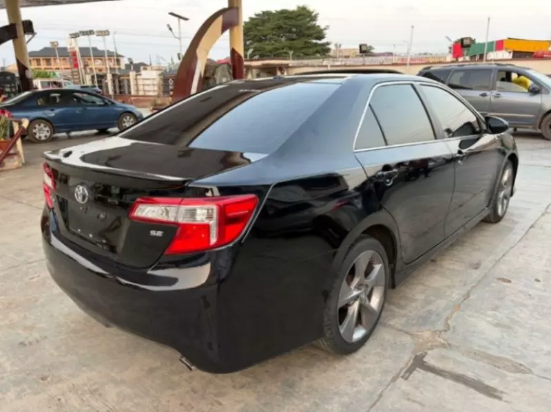 Toyota Camry   - 2012