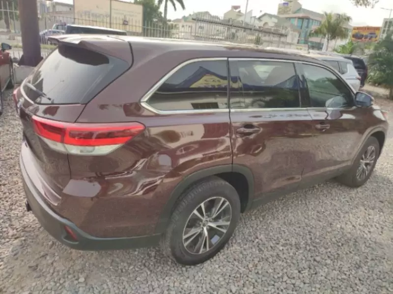Toyota Highlander   - 2019
