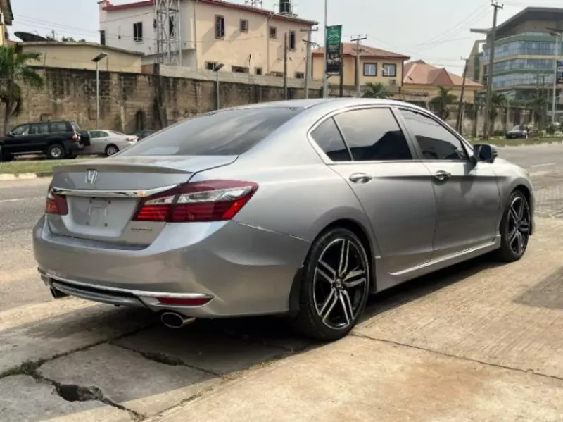 Honda Accord   - 2016