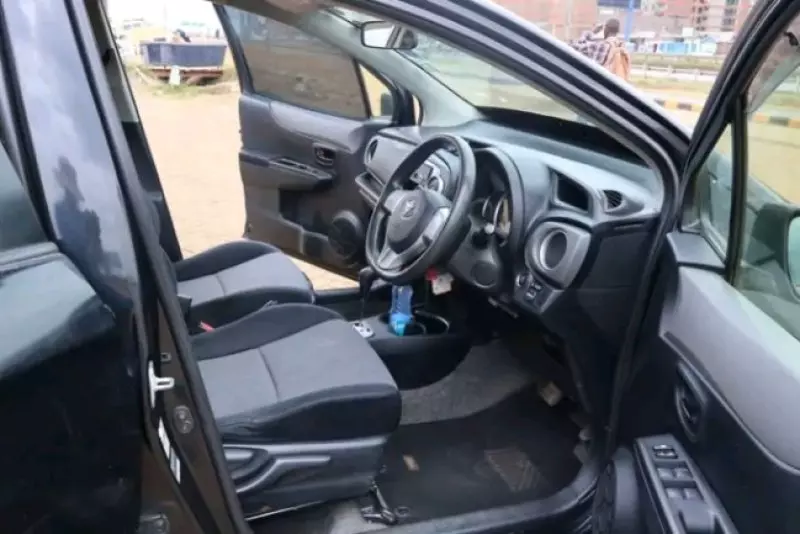 Toyota Vitz   - 2013
