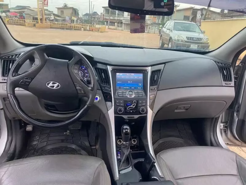 Hyundai Sonata   - 2013
