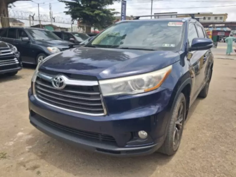 Toyota Highlander   - 2016