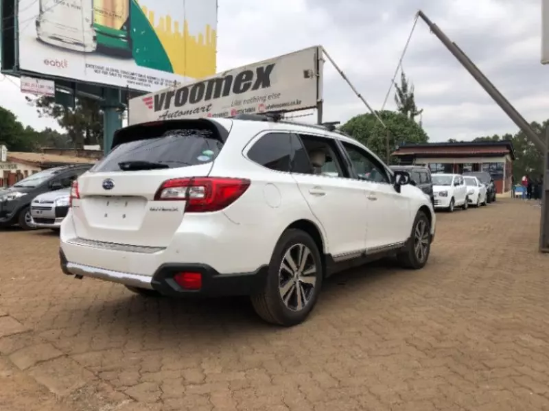 Subaru Outback   - 2018