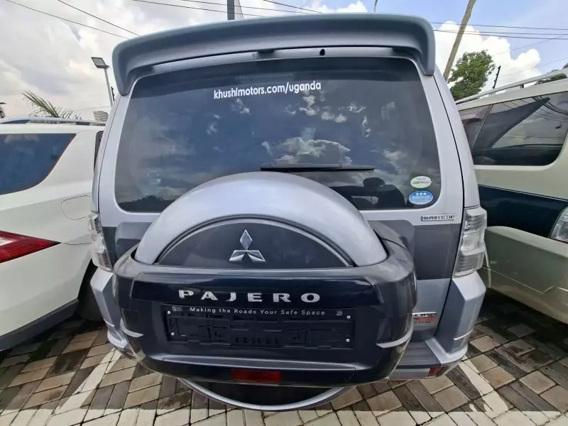 Mitsubishi Pajero   - 2011