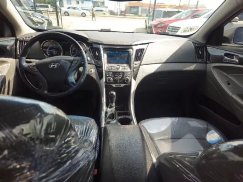 Hyundai Sonata   - 2013