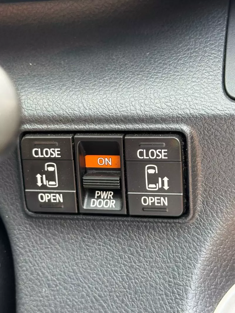 Toyota Sienta Hybrid    - 2018