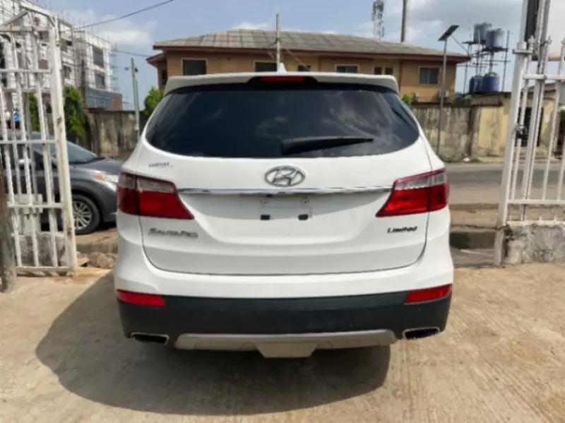 Hyundai Santa Fe   - 2013