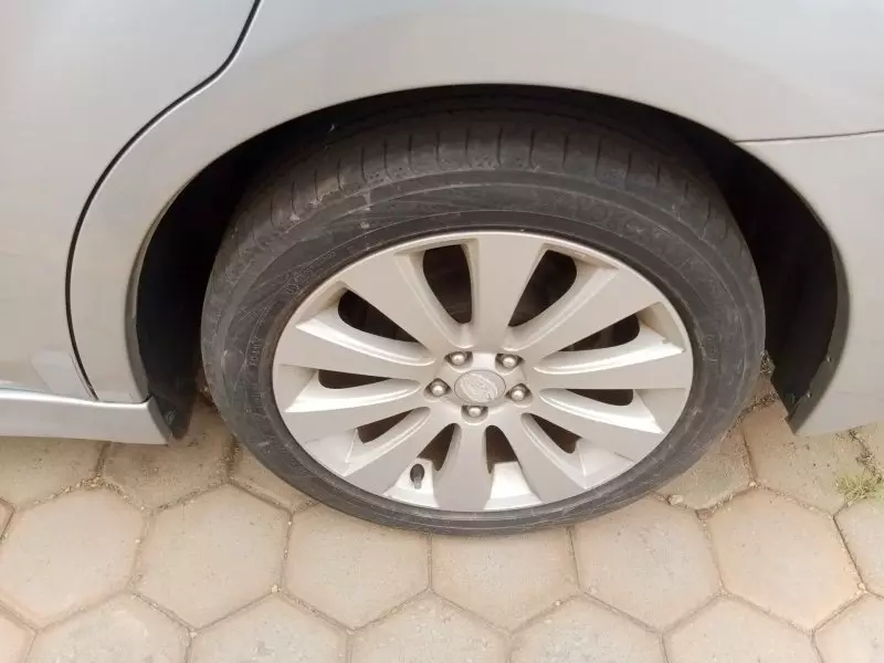 Subaru Legacy   - 2011