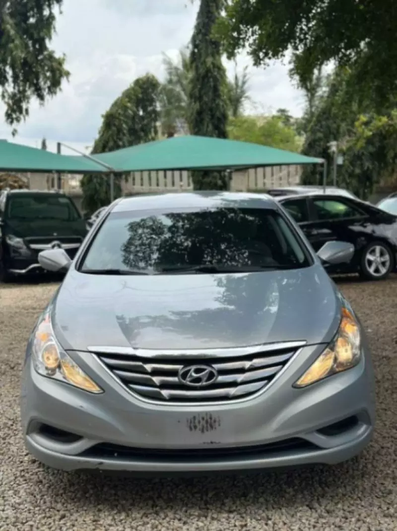 Hyundai Sonata   - 2010