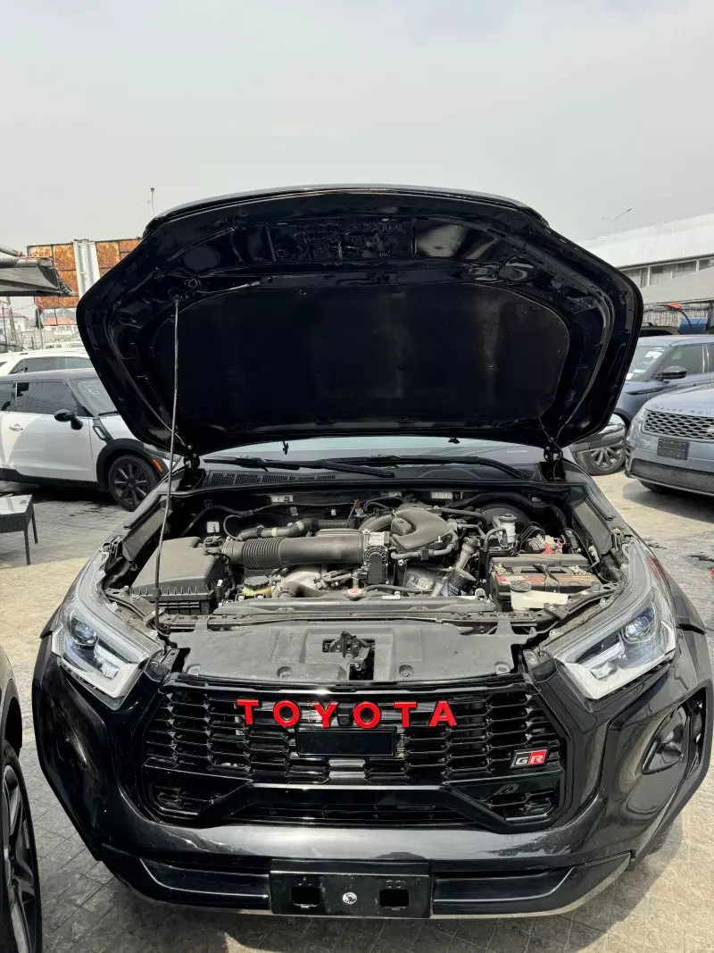 Toyota Hilux   - 2019