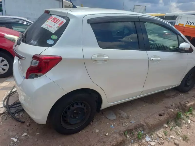 Toyota Vitz   - 2015