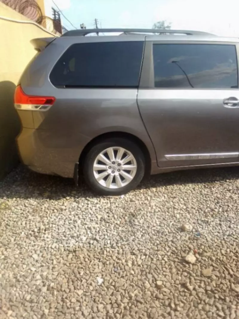 Toyota Sienna   - 2012