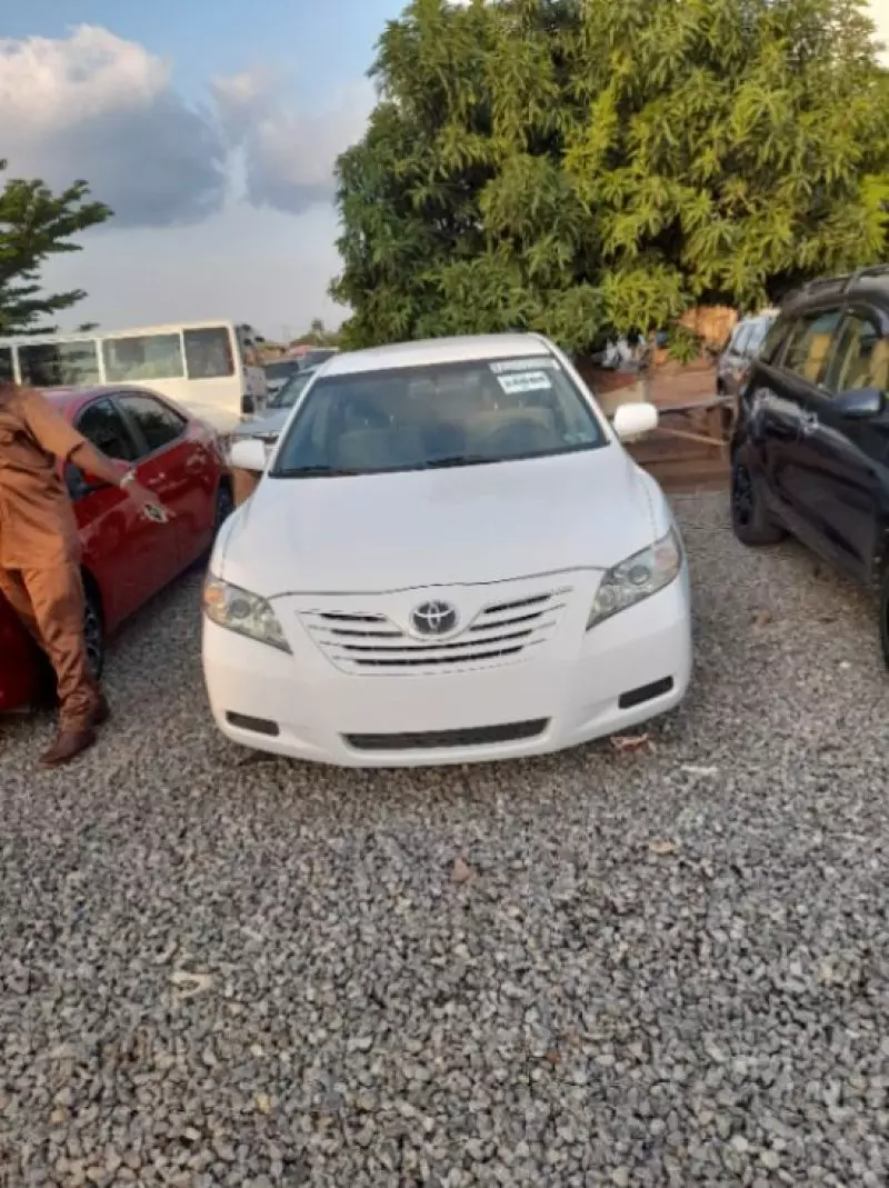 Toyota Camry   - 2009