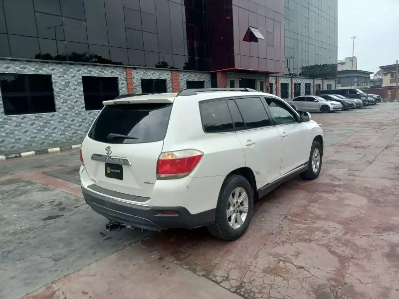 Toyota Highlander   - 2011