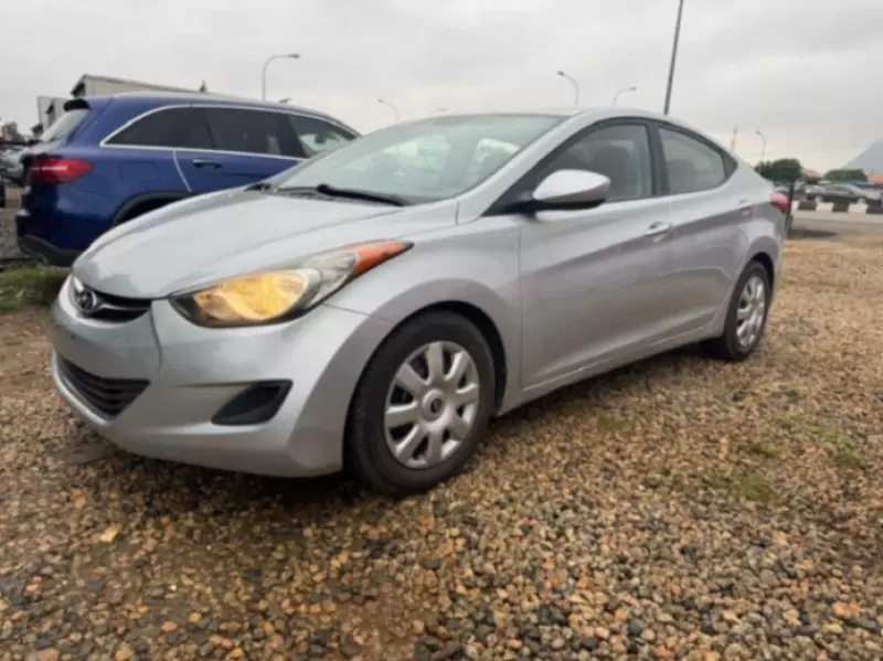Hyundai Elantra   - 2013